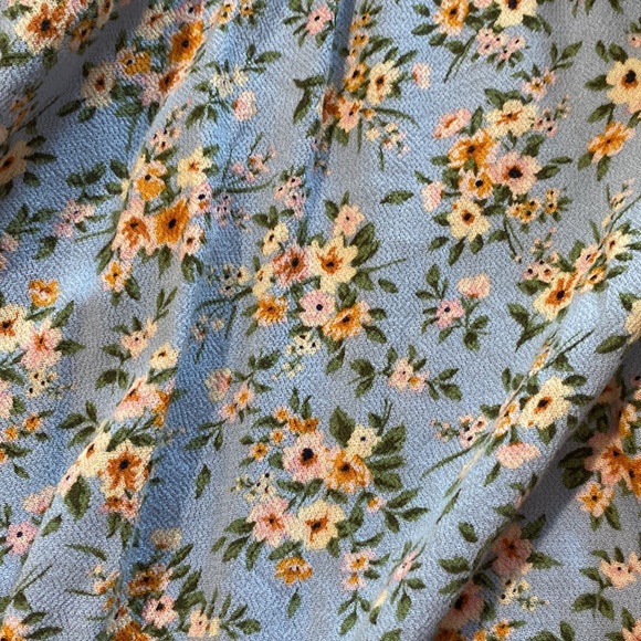 Size Large American Eagle cropped blouse - Picture 2 of 3